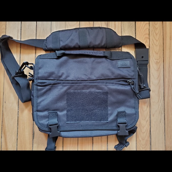 Red Rock Messenger Bag - Picture 1 of 3